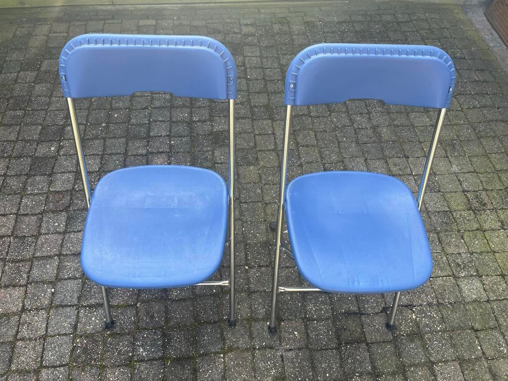 2 blauwe klapstoelen - Zo goed als nieuw, Kunststof, Twee, Blauw, Ophalen of Verzenden