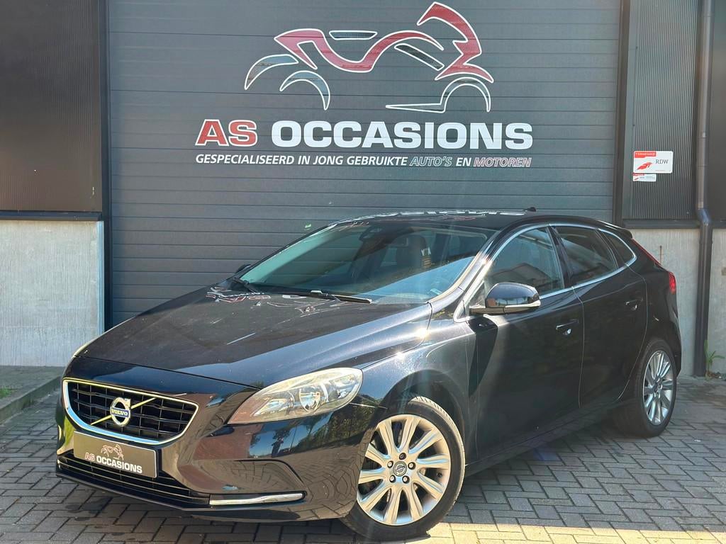 Volvo V40 2.0 D4 Leer - Elektrische stoelen - airco, Voorwielaandrijving, Euro 5, Gebruikt, Zwart