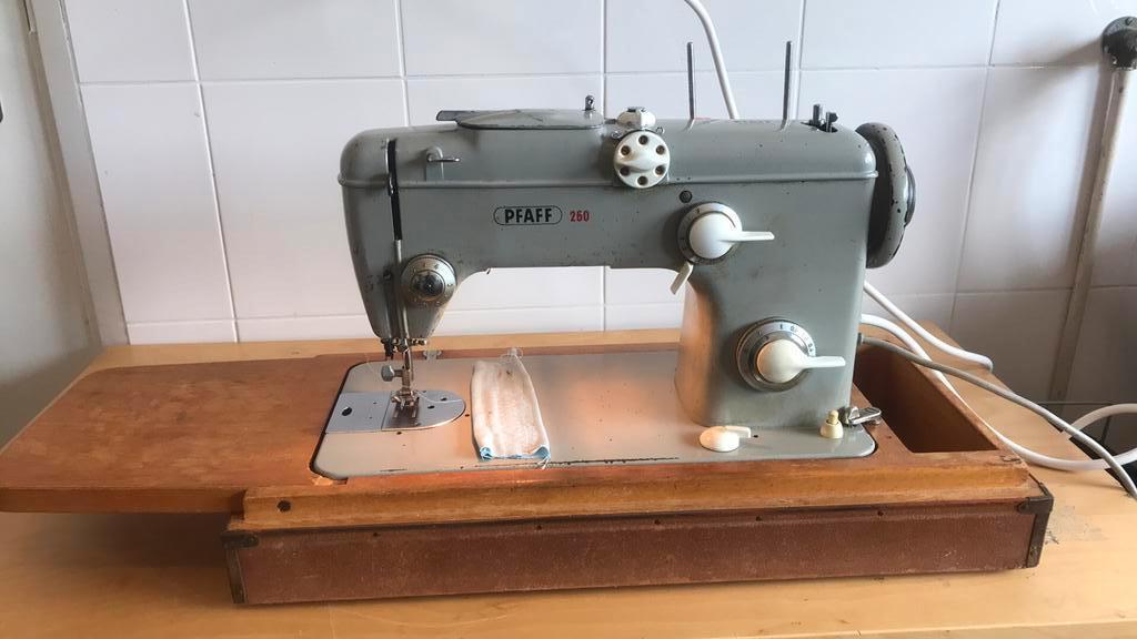 Pfaff 260 elektrische naaimachine, Ophalen