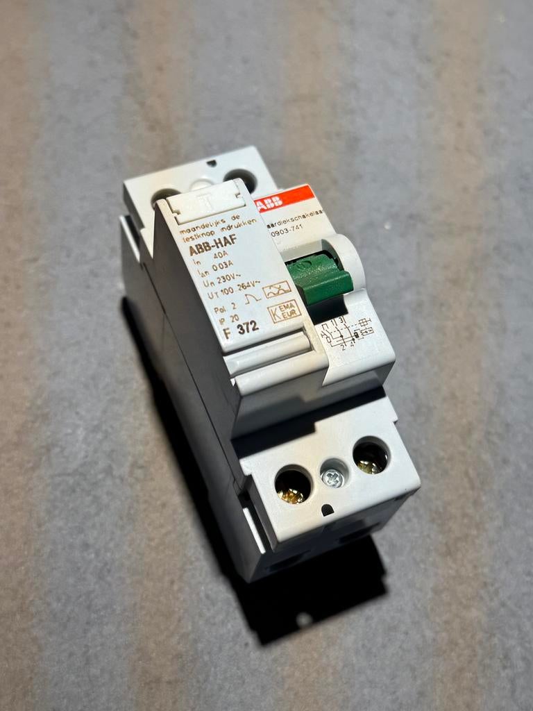 ABB Aardlek automaat F372, Doe-het-zelf en Verbouw, Elektra en Kabels, Ophalen of Verzenden, Zo goed als nieuw, Schakelaar