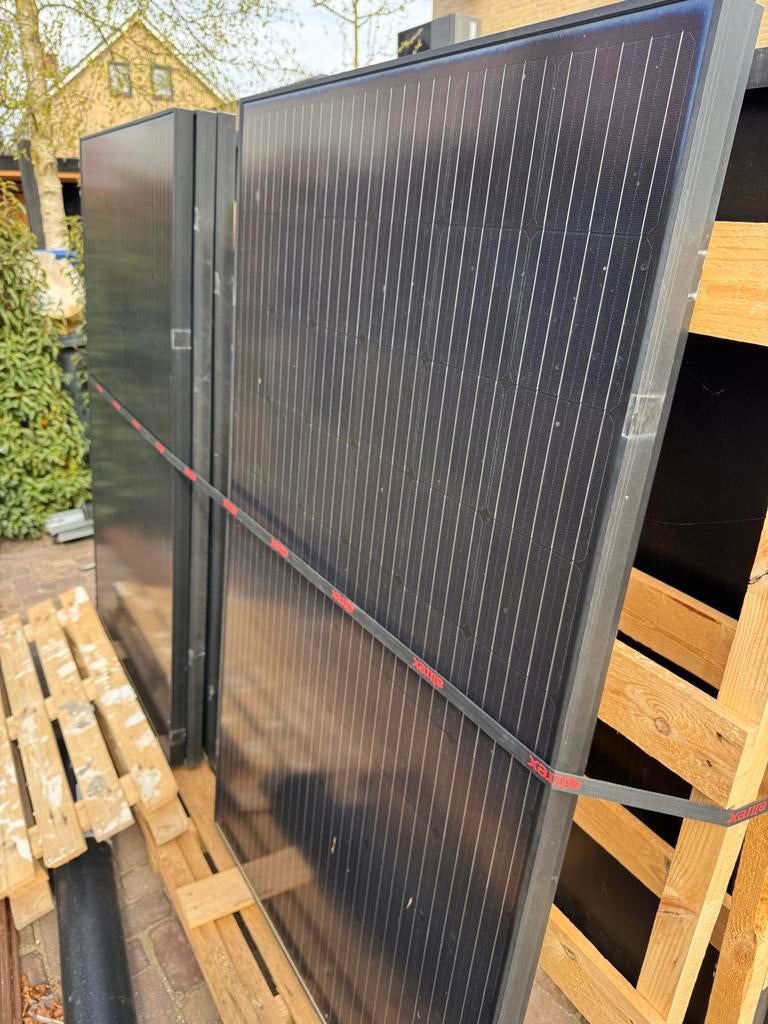 13 stuks 295 WP Goede glazen zonnepanelen met omvormer, Doe-het-zelf en Verbouw, Zonnepanelen en Toebehoren, Ophalen, Gebruikt