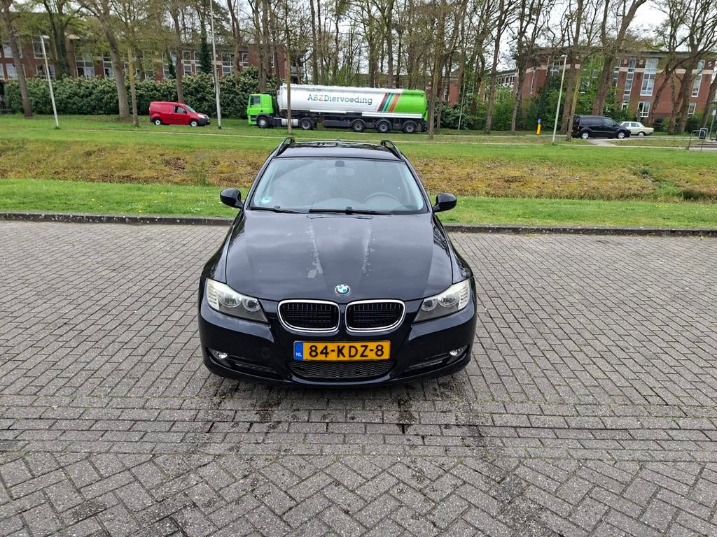 BMW 3-Serie 1.6 I 316 90KW Touring 2009 Zwart, 1599 cc, Origineel Nederlands, Handgeschakeld, Grijs