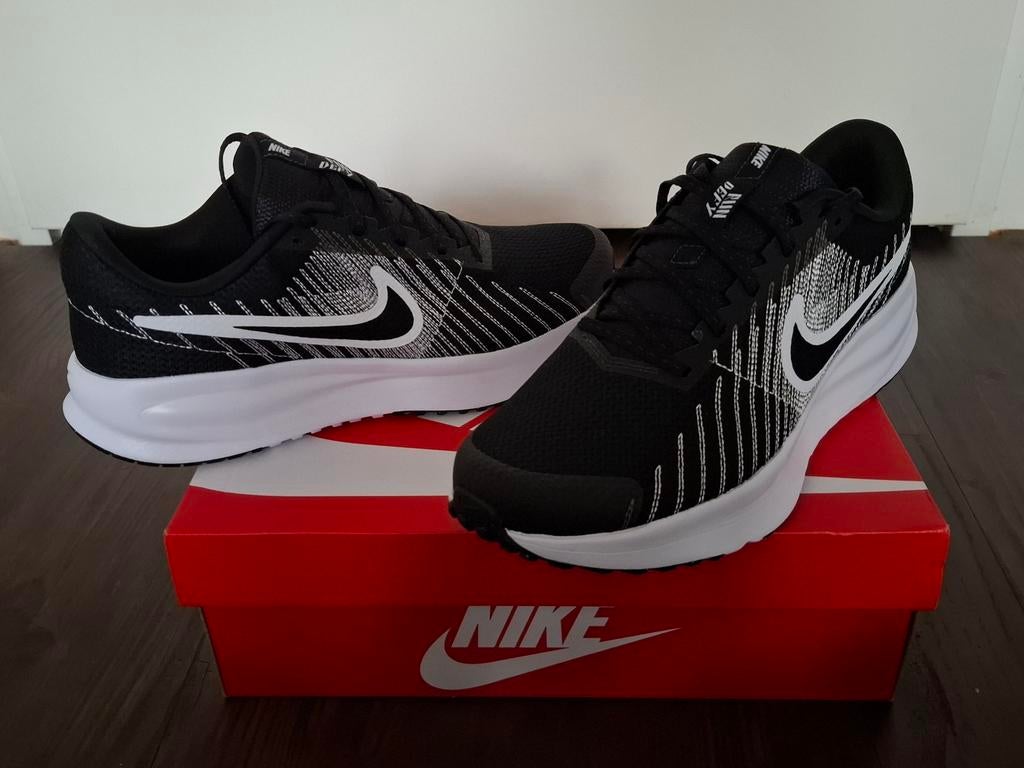 Nieuwe Nike W Run Defy maat 45 heren sneakers, Kleding | Heren, Schoenen, Ophalen of Verzenden
