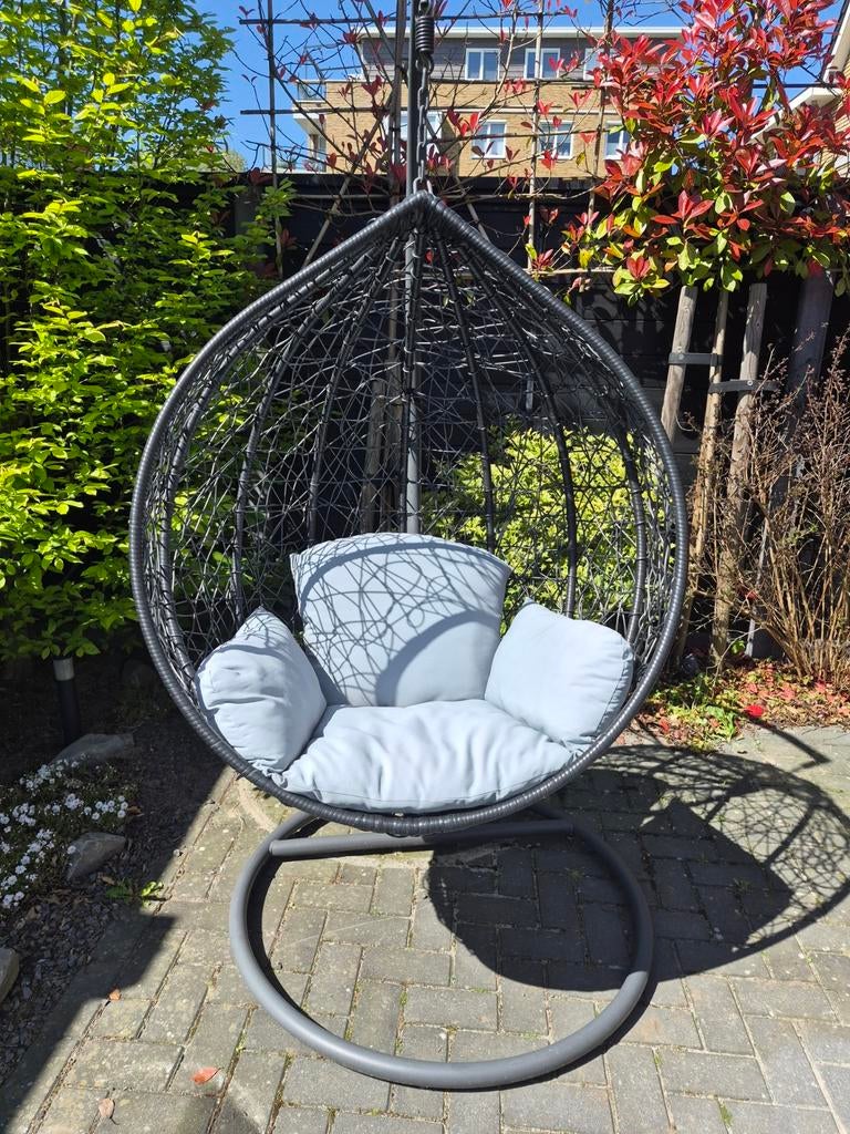 Hangende Egg-Chair met Kussen - Goede Staat, Tuin en Terras, Tuinstoelen, Ophalen, Gebruikt, Metaal