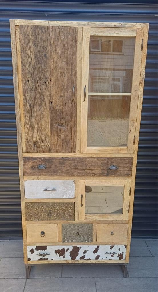 Prachtige zware massiefhouten kast met koeienhuid, Ophalen of Verzenden, Zo goed als nieuw