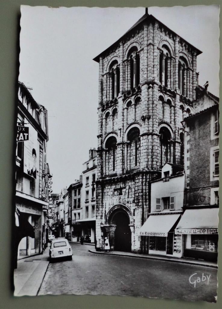Poitiers - Frankrijk- kerk - oude autos - Peugeot 403 break, Ophalen of Verzenden, 1960 tot 1980, Ongelopen, Frankrijk