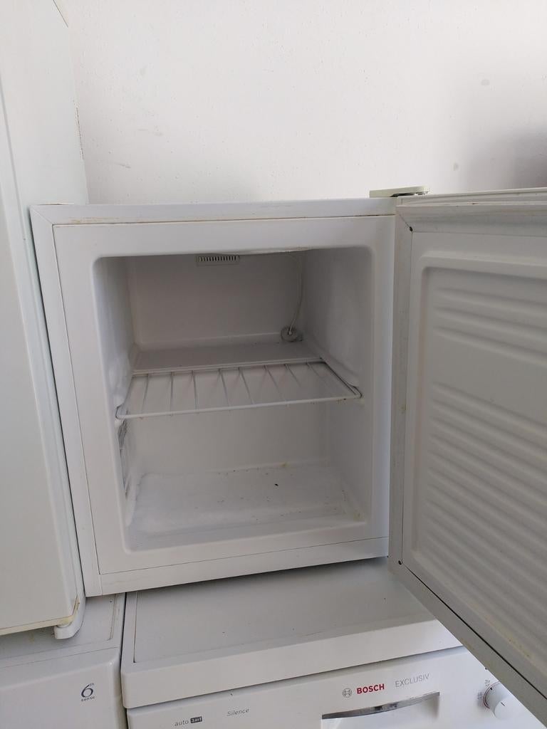 Compacte Exquisit vriezer, Witgoed en Apparatuur, Koelkasten en IJskasten, Gebruikt, Met aparte vriezer, Minder dan 75 liter, Minder dan 85 cm