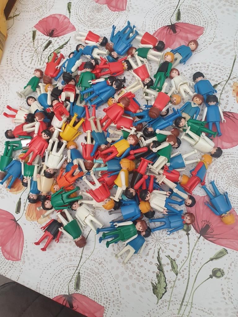 Te koop +/-90 gewone Playmobil poppetjes jaren '70, Verzamelen, Poppetjes en Figuurtjes, Ophalen of Verzenden, Zo goed als nieuw
