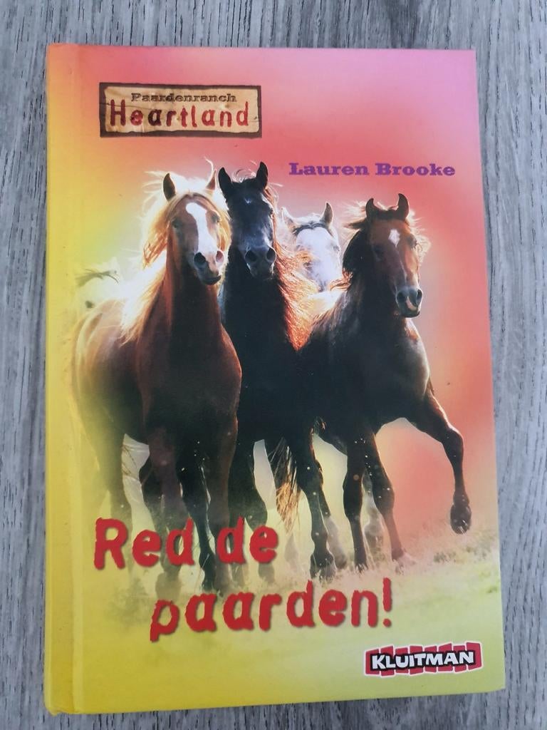 Paardenranch Heartland: Red de paarden! - Lauren Brooke, Boeken, Ophalen of Verzenden, Gelezen, Lauren Brooke, Fictie algemeen