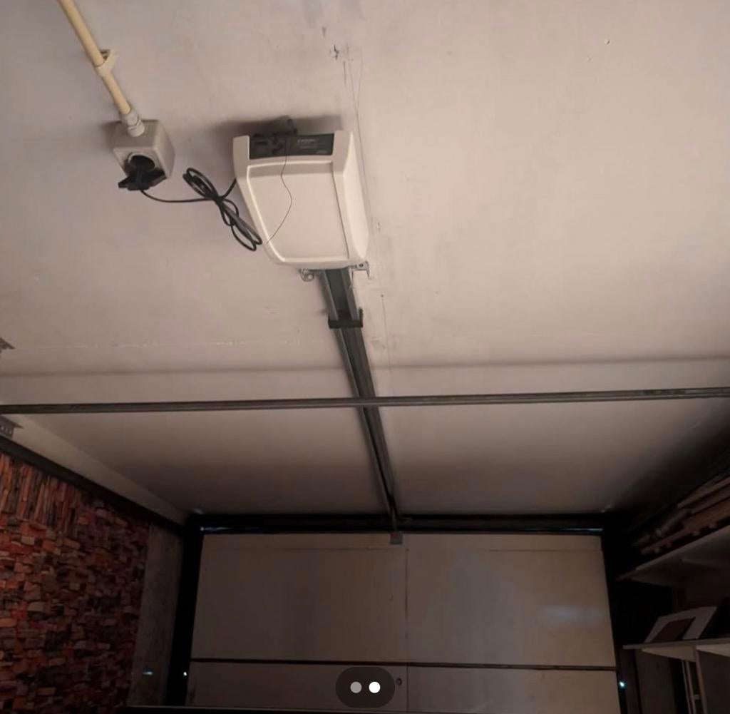 Electric garage door with electric door opener with remote, Ophalen of Verzenden, Gebruikt