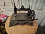 Antieke gietijzeren naaimachine - Decoratief object, Antiek en Kunst, Antiek | Naaimachines, Ophalen of Verzenden