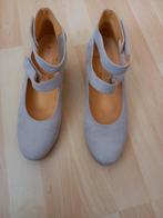 Nieuwe lichtgrijze bandschoenen, pumps maat 40,  nubuck, Kleding | Dames, Schoenen, Pumps, Poccopazza, Nieuw, Ophalen of Verzenden