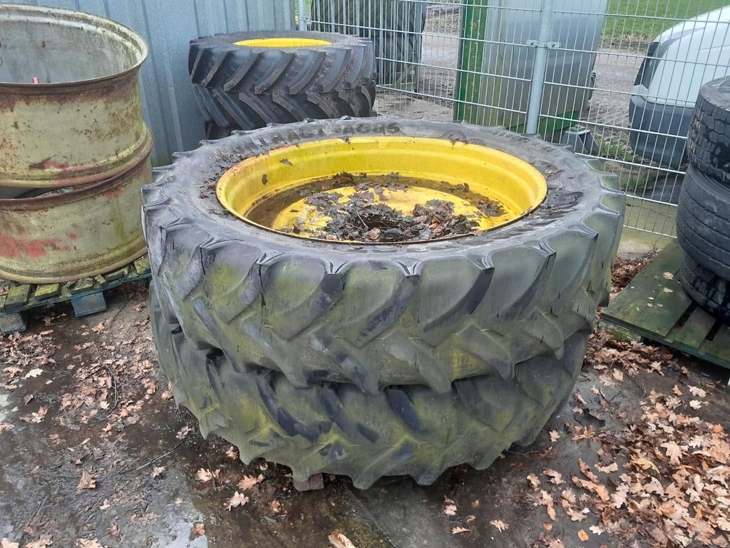 Smal spoor continental 380/90r46 (14.9r46) set met velg, Ophalen, Gebruikt