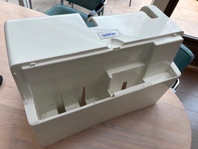 Brother koffer voor borduurmachine, Hobby en Vrije tijd, Borduren en Borduurmachines, Ophalen of Verzenden, Zo goed als nieuw