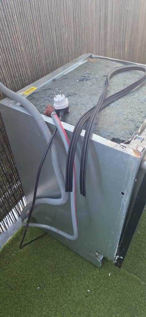 Hisense Vaatwasser - Werkt, voert geen water af (klusser), Ophalen, Niet werkend, Inbouw, 60 cm of meer