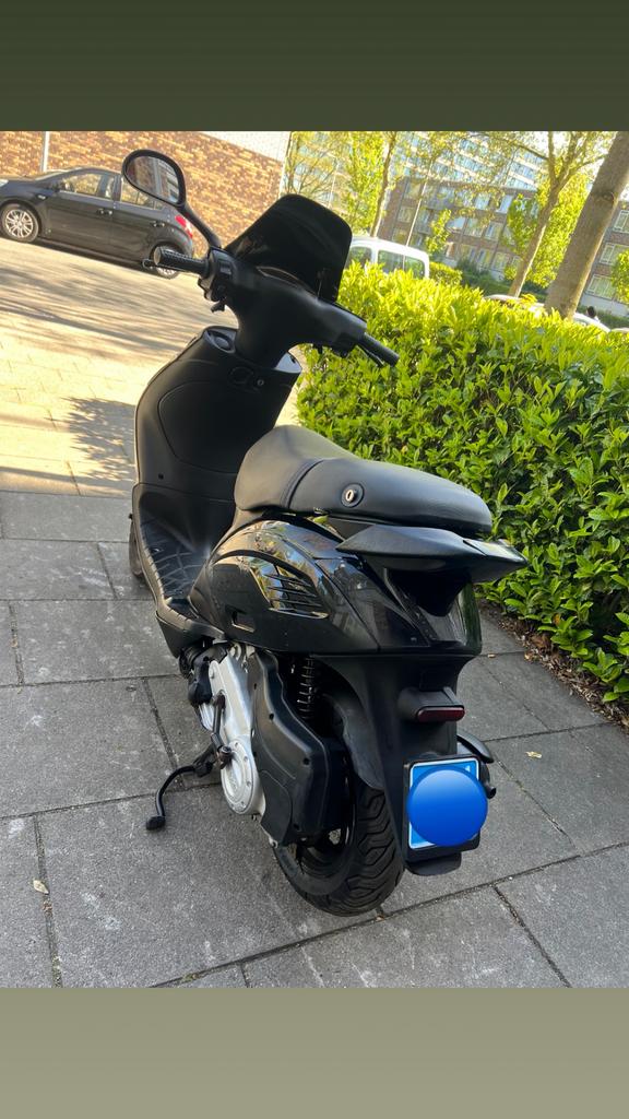 Piaggio zip zo goed als nieuw, Fietsen en Brommers, Scooters | Piaggio, Ophalen, Zo goed als nieuw, Benzine, Zip