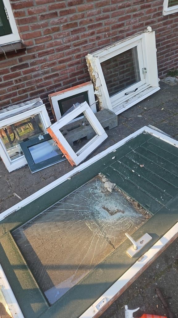 Kozijnen met dubbel glas, Doe-het-zelf en Verbouw, Kozijnen en Schuifpuien, Gebruikt, Raamkozijn, Inclusief glas, 75 tot 150 cm