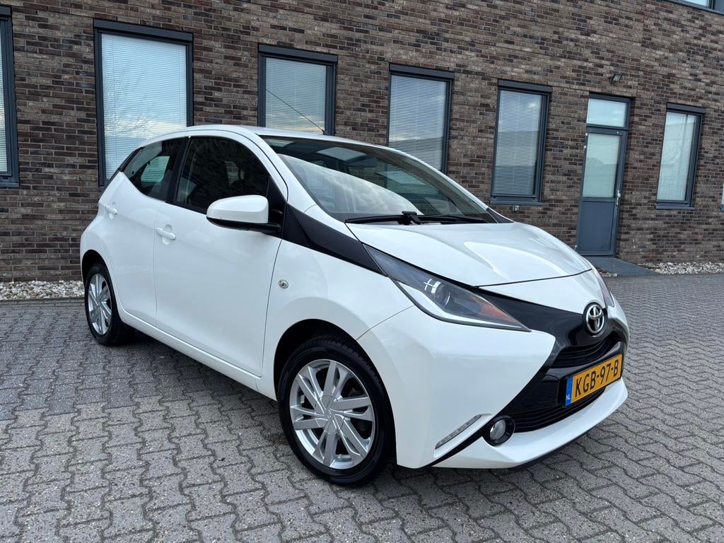 Toyota Aygo 1.0 VVT-i 5DRS Airco Bluetooth Camera Cruise, Auto's, Voorwielaandrijving, Stof, Wit, Bedrijf