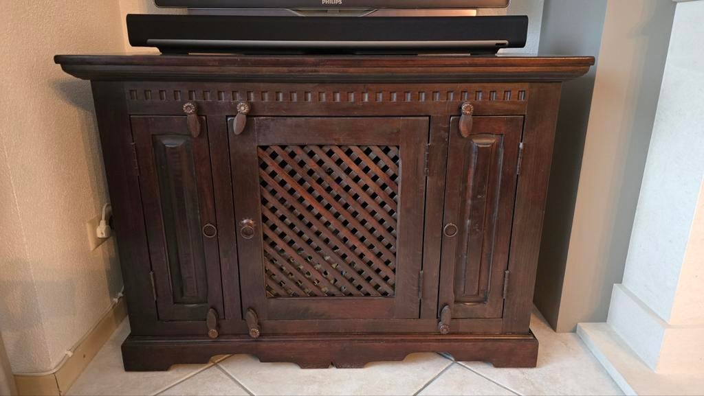 Koloniale tv kast, commode, buffetkast met opengewerkte deur, Ophalen, 100 tot 150 cm, Zo goed als nieuw, Minder dan 100 cm