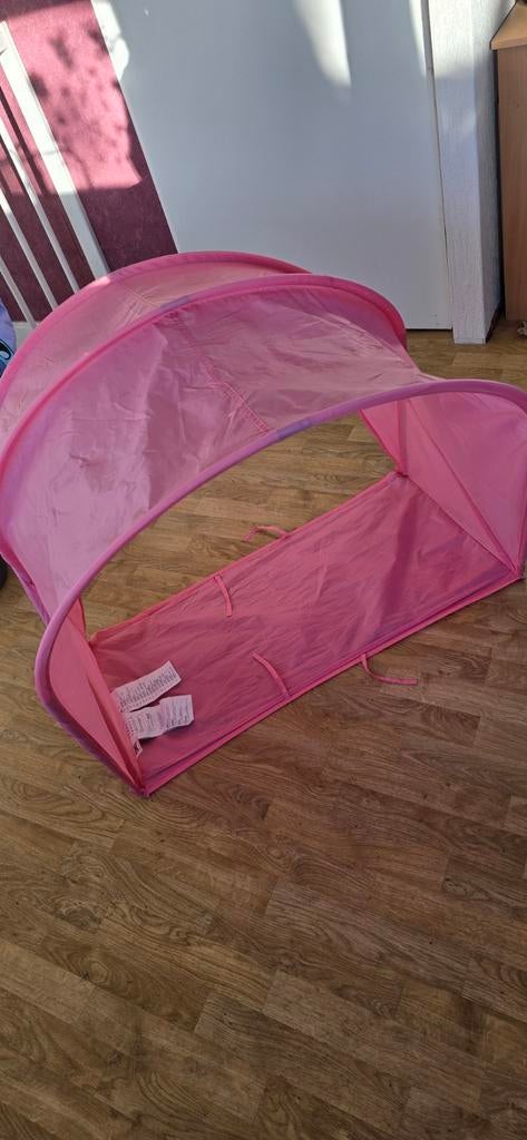 Roze bedtent voor kinderen, Ophalen