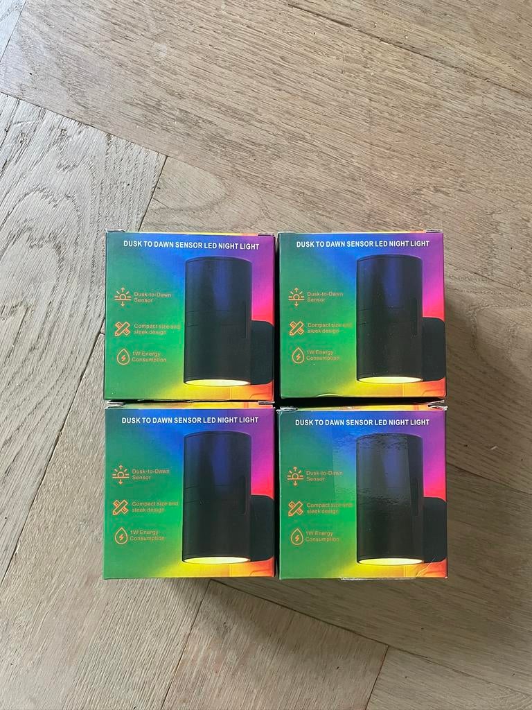 4 new LED night light - Nachtlampje Stopcontact sensor, Led-lamp, Minder dan 30 watt, Nieuw, E27 (groot)
