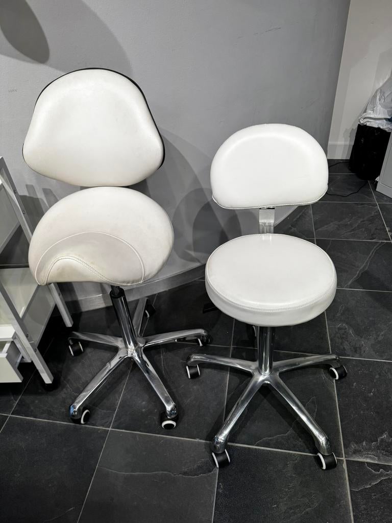 Stoeltjes voor schoonheidsspecialiste