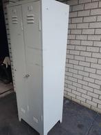 Dubbele lockerkast met sleutel, Ophalen