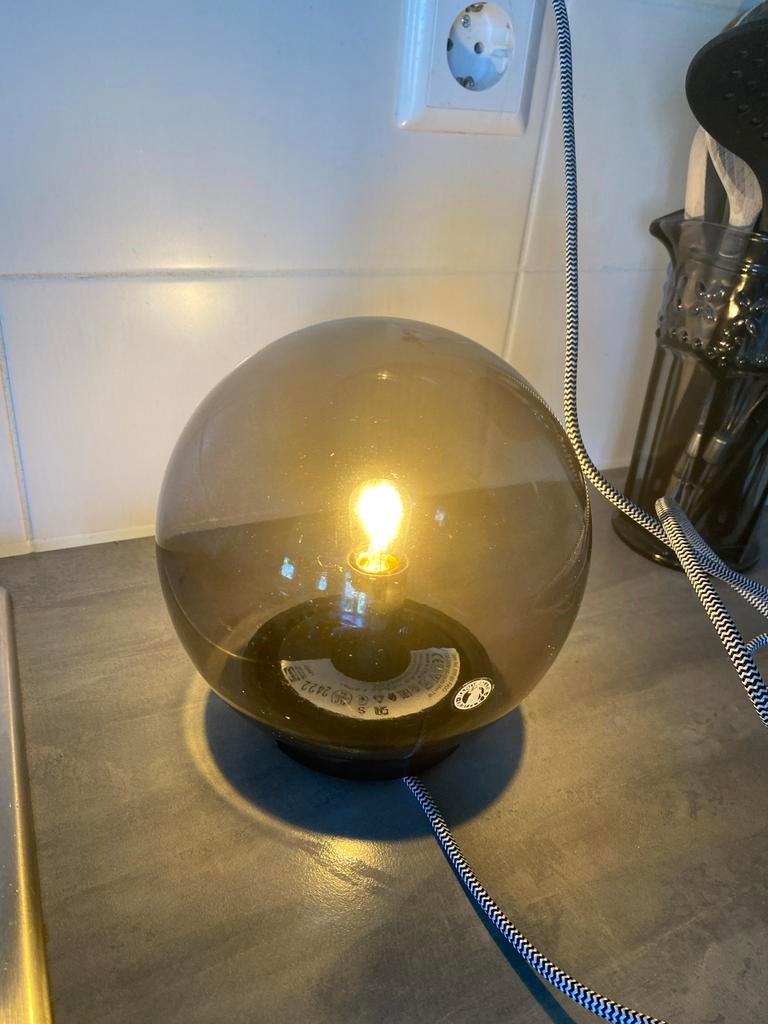 IKEA Fado tafellamp - bolvormig glas, Huis en Inrichting, Lampen | Tafellampen, Ophalen of Verzenden, Gebruikt, Glas, Minder dan 50 cm