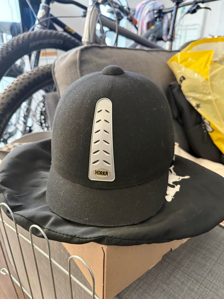 Horka paardrij cap maat 58, Dieren en Toebehoren, Paardrijkleding, Ophalen, Zo goed als nieuw, Cap