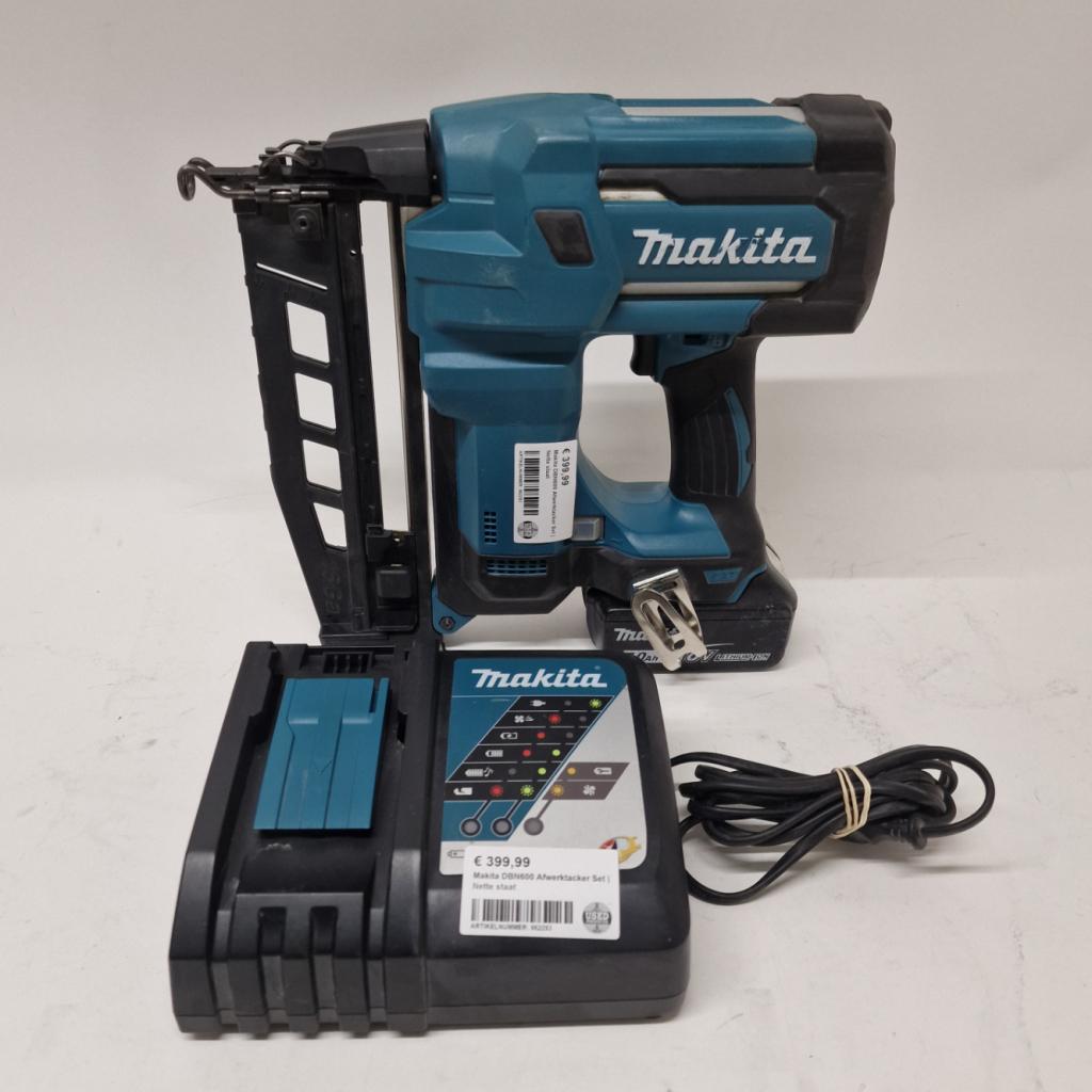 Makita DBN600 Afwerktacker Set | Nette staat, Doe-het-zelf en Verbouw, Makita, Zo goed als nieuw, Support@makita.com, Makita Corporation, 3-11-8, Sumiyoshi-cho, 
Anjo, Aichi 446-8502
Japan