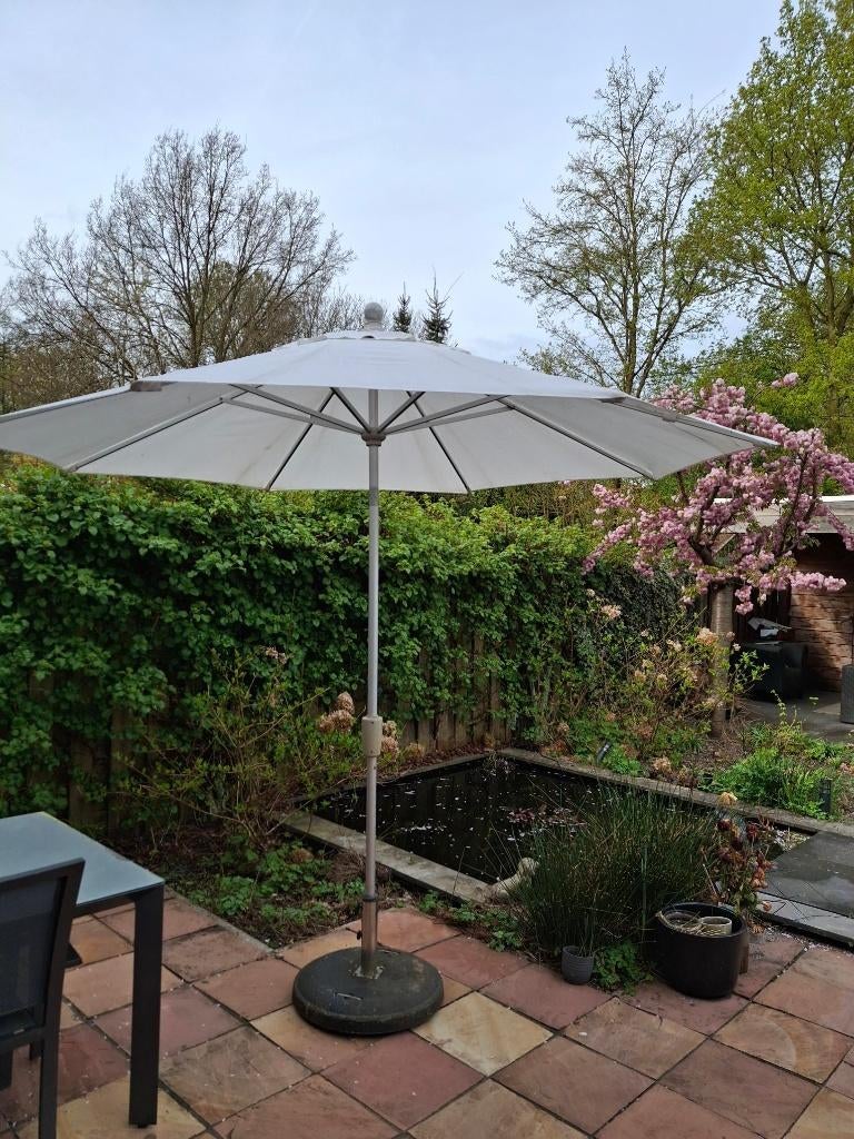 Parasol met voet - 3m diameter, Tuin en Terras, Ophalen, Verstelbaar, 2 tot 3 meter, Zo goed als nieuw