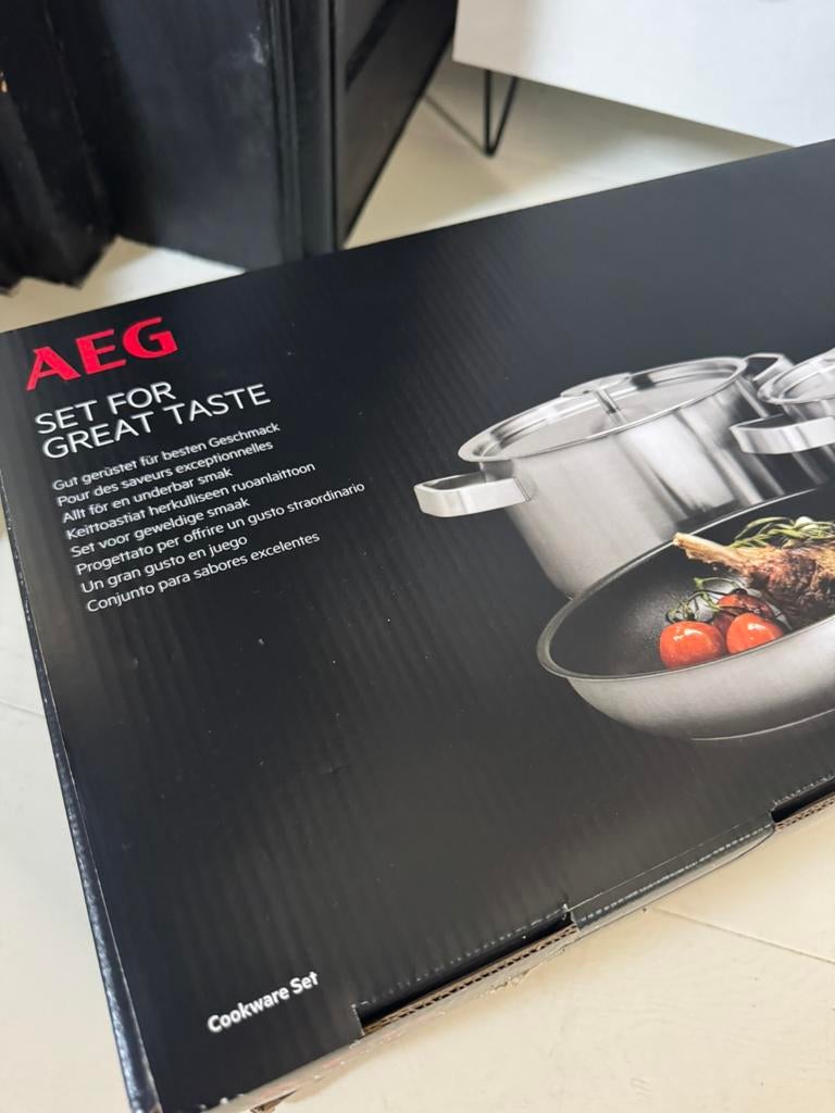 AEG pannenset A3SS (3-delig) –  nieuw in doos, Huis en Inrichting, Keuken | Potten en Pannen, Ophalen of Verzenden, Zo goed als nieuw