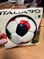 Italia ‘90 bal met de doos WK 90 Voetbal World cup, Verzamelen, Ophalen of Verzenden, Zo goed als nieuw, Buitenlandse clubs