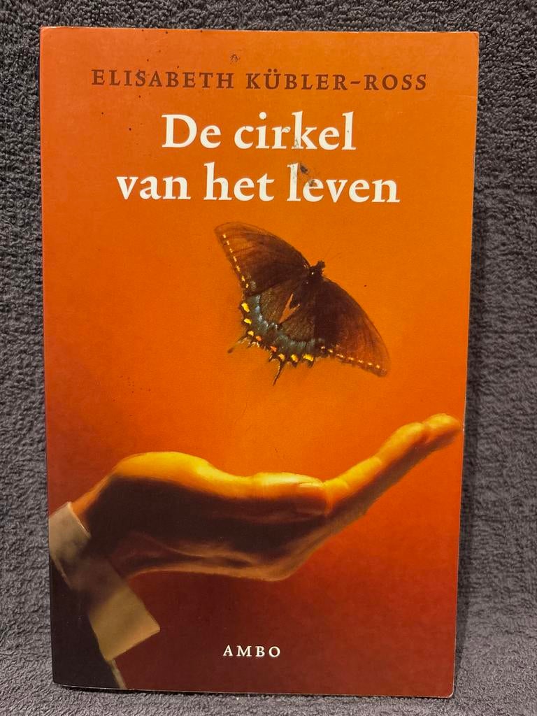 De Cirkel van het Leven - Elisabeth Kübler-Ross, Boeken, Ophalen of Verzenden, Zo goed als nieuw, Esoterie en Spiritualiteit