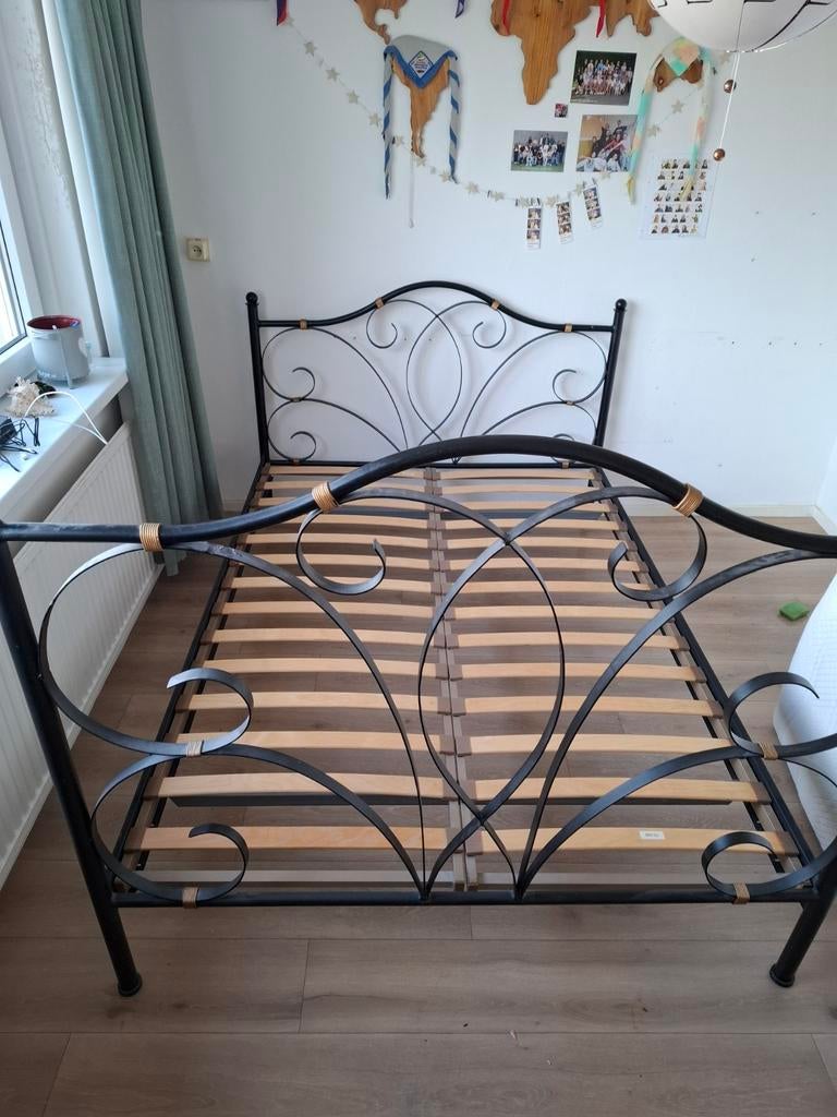 Bed zoekt nieuwe slapers!, Ophalen, Zwart, Tweepersoons, 140 cm
