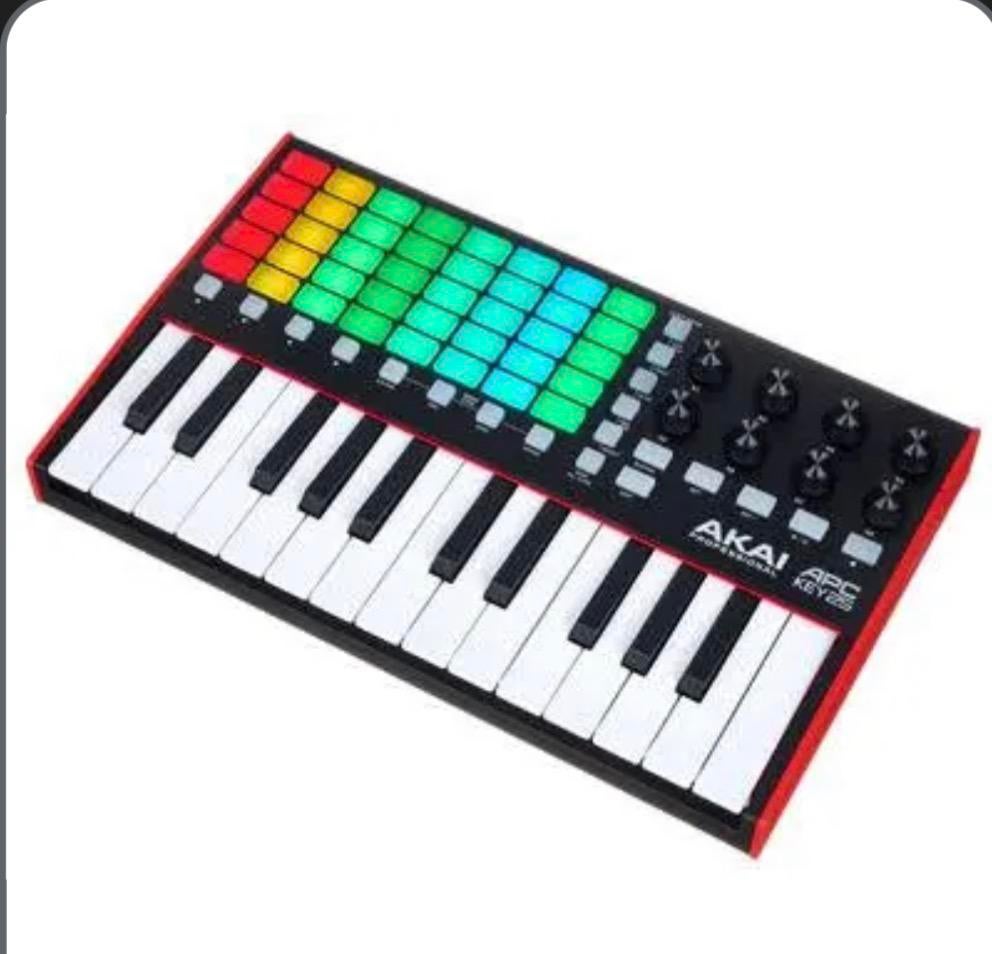 Gezocht: akai apc met keys leuke prijs, Ophalen of Verzenden, Zo goed als nieuw