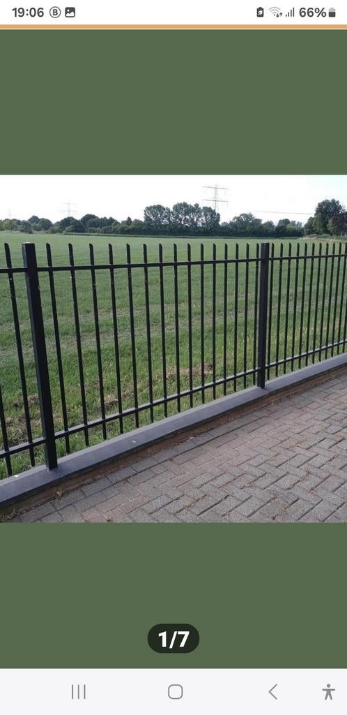 Te koop ongeveer 65 m zwart spijlenhekwerk incl 2 poorten, Ophalen, IJzer, Spijlenhekwerk
