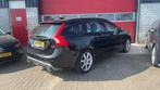 Volvo V60 2.0 D3 Momentum AUTOMAAT / NWE D-RIEM / TREKHAAK /, Auto's, Gebruikt, 4 cilinders, Leder en Stof, Zwart