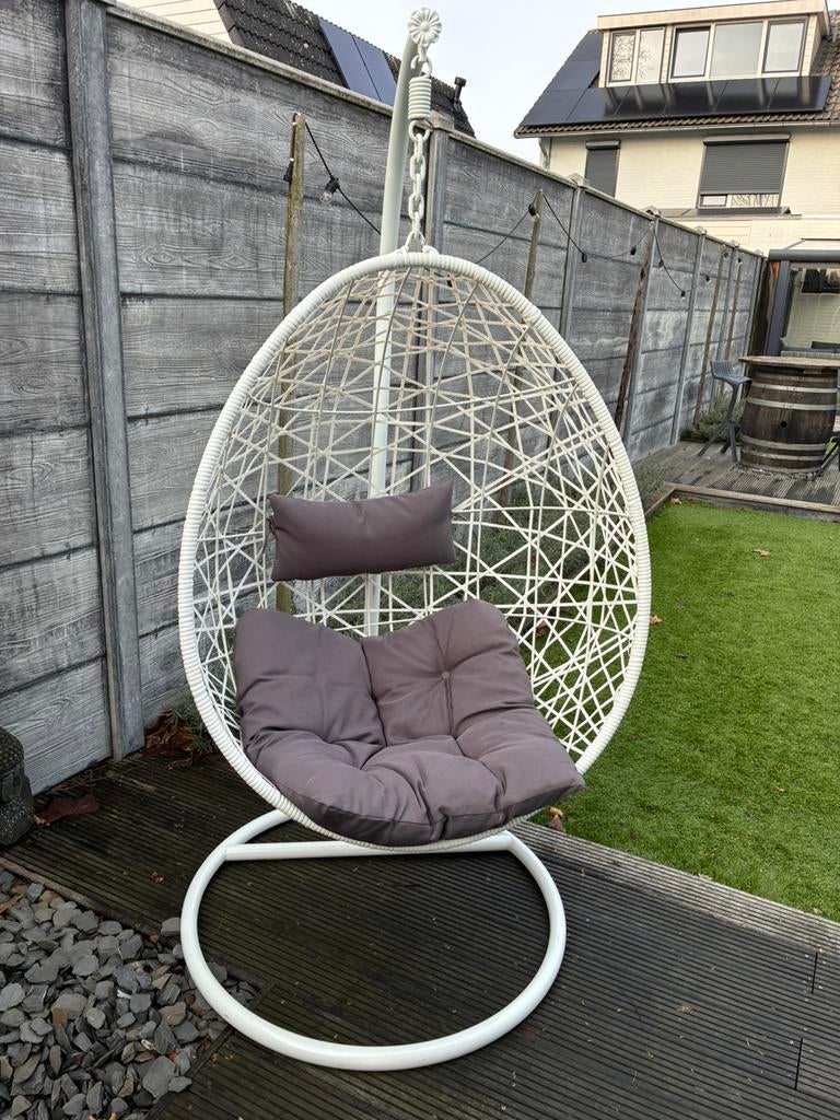 2 stuks Witte hangstoel type egg, Tuin en Terras, Tuinstoelen, Ophalen of Verzenden, Zo goed als nieuw, Kunststof