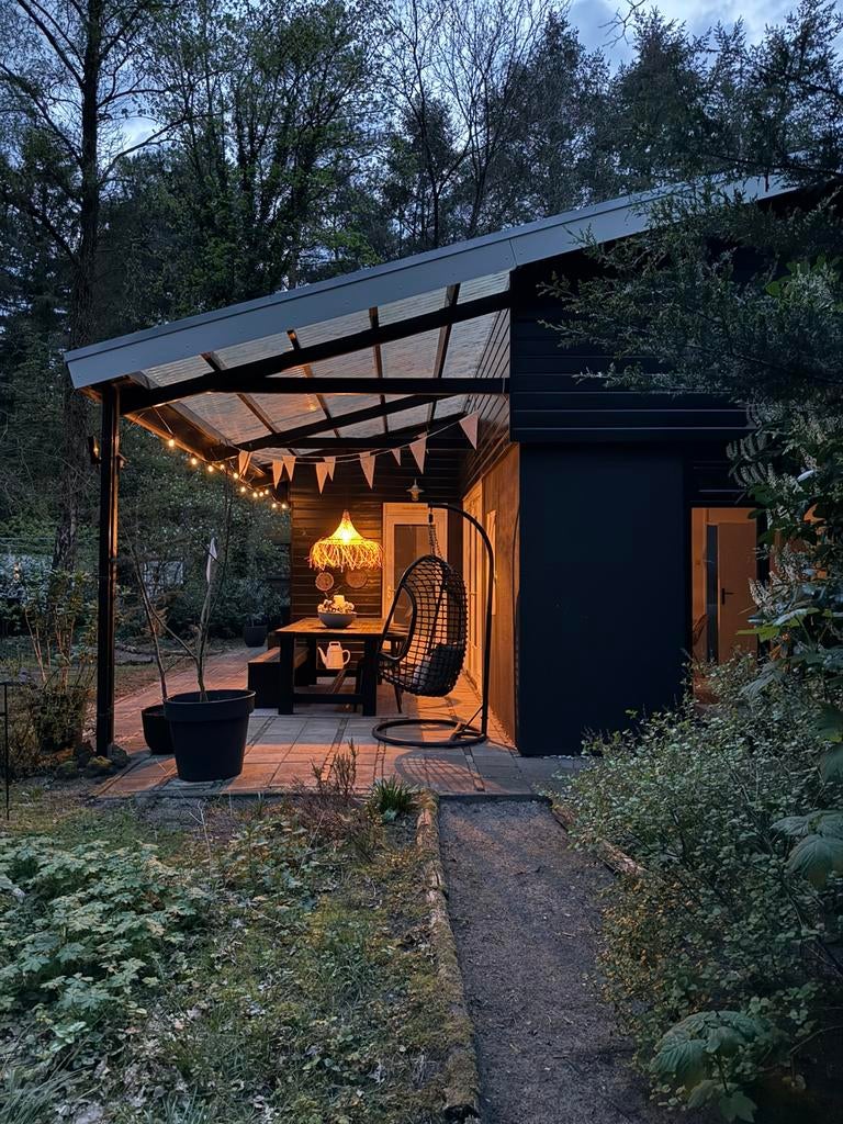 Vakantiehuis 4p te huur op de Veluwe met veranda en tuin!, In bos, Internet, 2 slaapkamers, Recreatiepark
