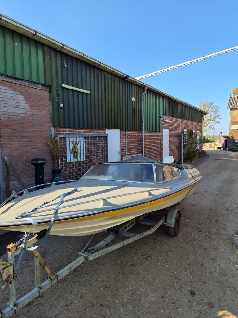 Leuke speedboot met buitenboordmotor, Watersport en Boten, Ophalen, Gebruikt, Plank, Minder dan 5 m²