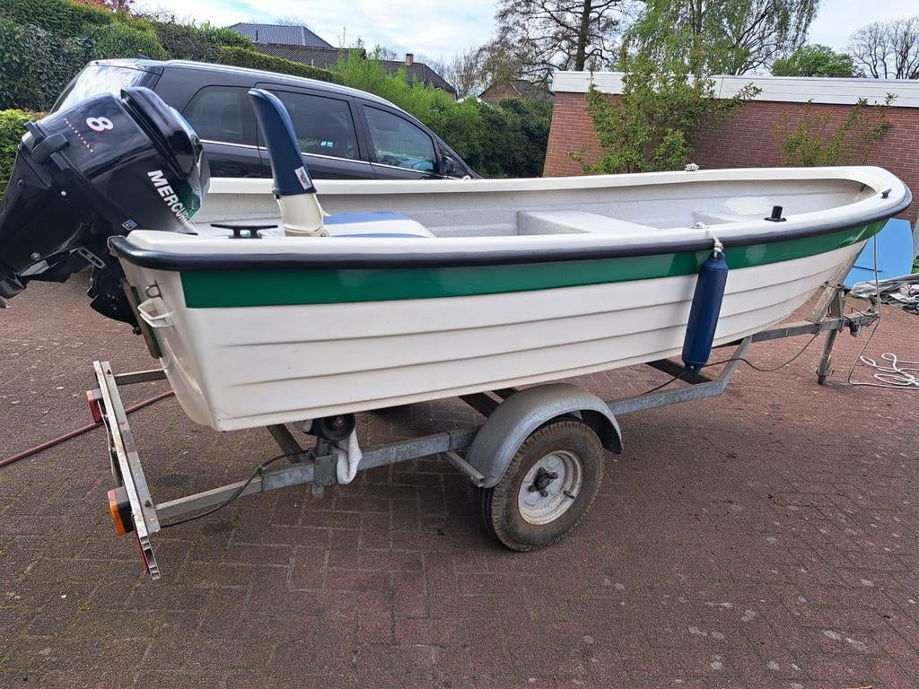 Boot met Mercury buitenboordmotor, Ophalen, Gebruikt, Minder dan 10 pk, Tot 6 meter