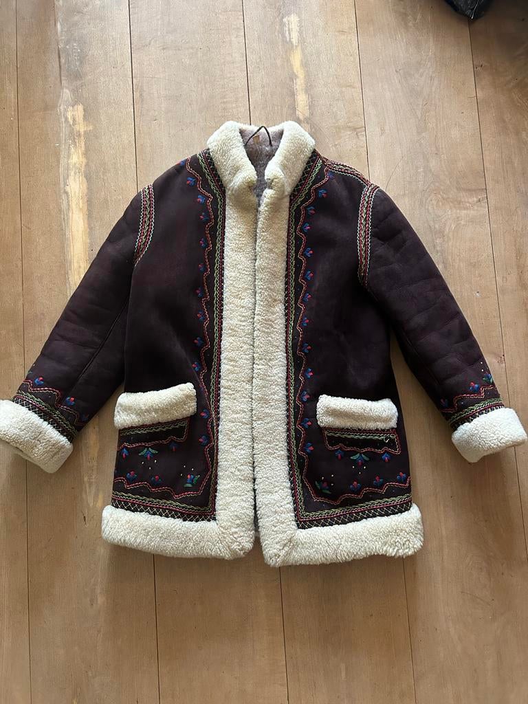 Warme vintage schapenvacht / shearling jas met borduursels, Kleding | Dames, Ophalen of Verzenden, Gedragen, Maat 38/40 (M), Bruin