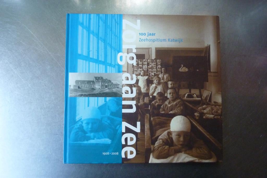 Zorg Aan Zee 100 jaar Zeehospitium Katwijk 1908-2008, Ophalen of Verzenden, Zo goed als nieuw