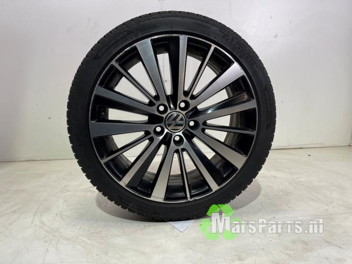 Velg + Band van een Volkswagen Golf, Auto-onderdelen, Banden en Velgen, Personenwagen, Gebruikt, 3 maanden garantie, Ophalen of Verzenden
