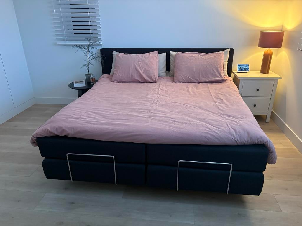 Elektrisch verstelbare boxspring Goossens Wonen 180x200, Ophalen, Zwart, Tweepersoons, 180 cm