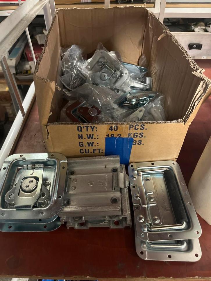 Flightcase handgrepen en vlindersluitingen, Auto-onderdelen, Verlichting, Nieuw, Ophalen