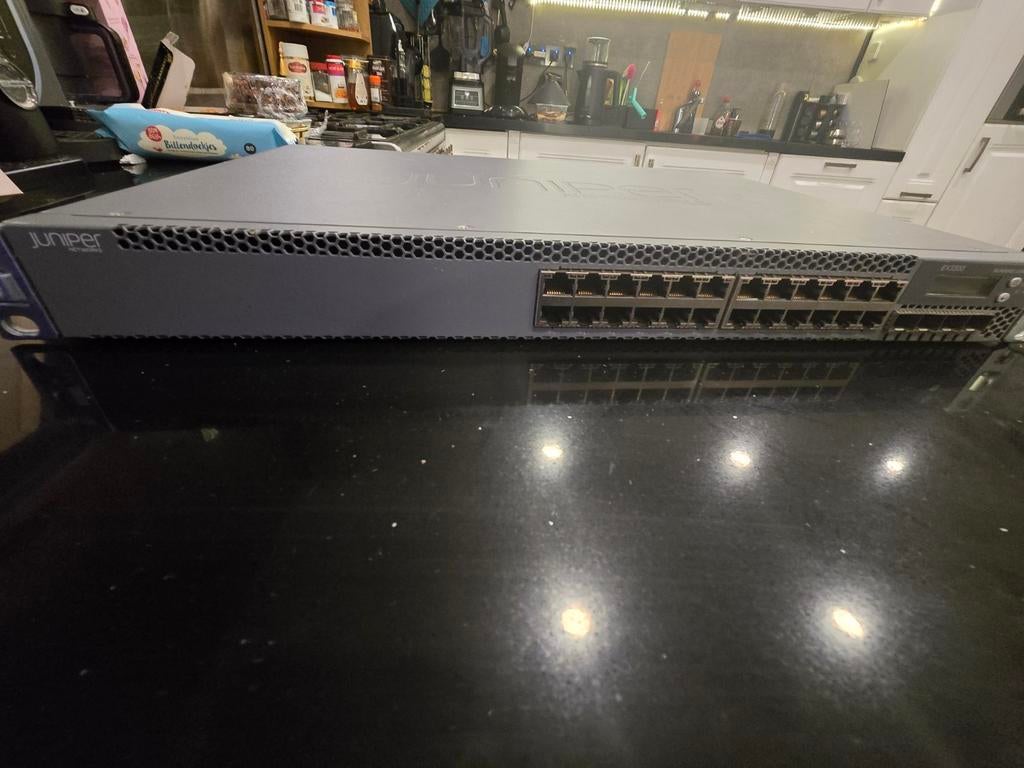 Manage Juniper EX2200-24T-4G Ethernet Switch, Ophalen of Verzenden, Zo goed als nieuw
