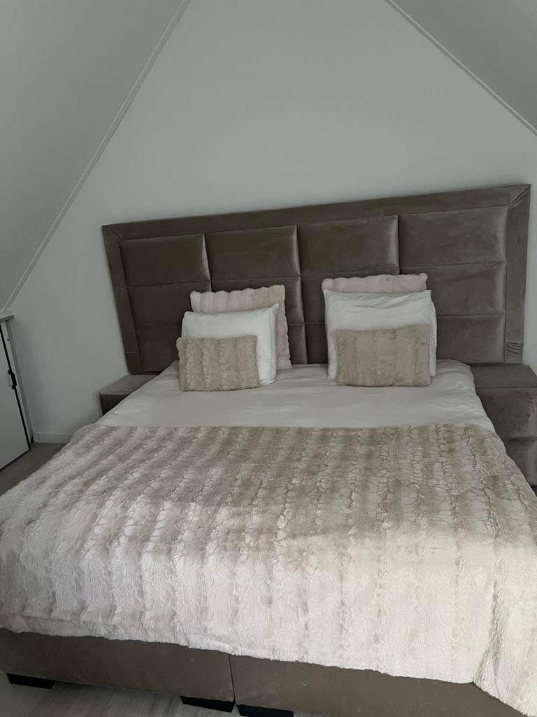 Zo goed als nieuw velvet bed 200x220m met 2 nachtkastjes, Tweepersoons, Ophalen of Verzenden, Zo goed als nieuw, Overige maten