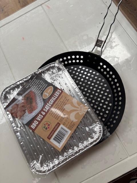 bbq grill pan en alum grillers. 1x gebruikt diameter 31 cm, Ophalen of Verzenden, Zo goed als nieuw, Overige materialen, Koekenpan of Braadpan